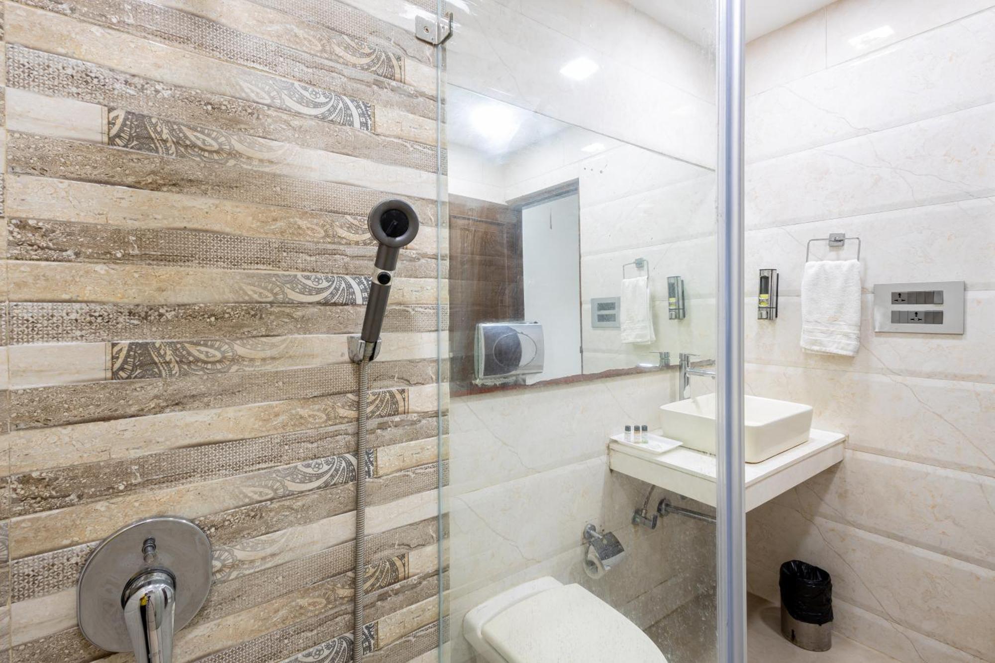 Hotel Panickers Residency - Ajmal Khan Market Near Karol Bagh Metro 德里 外观 照片