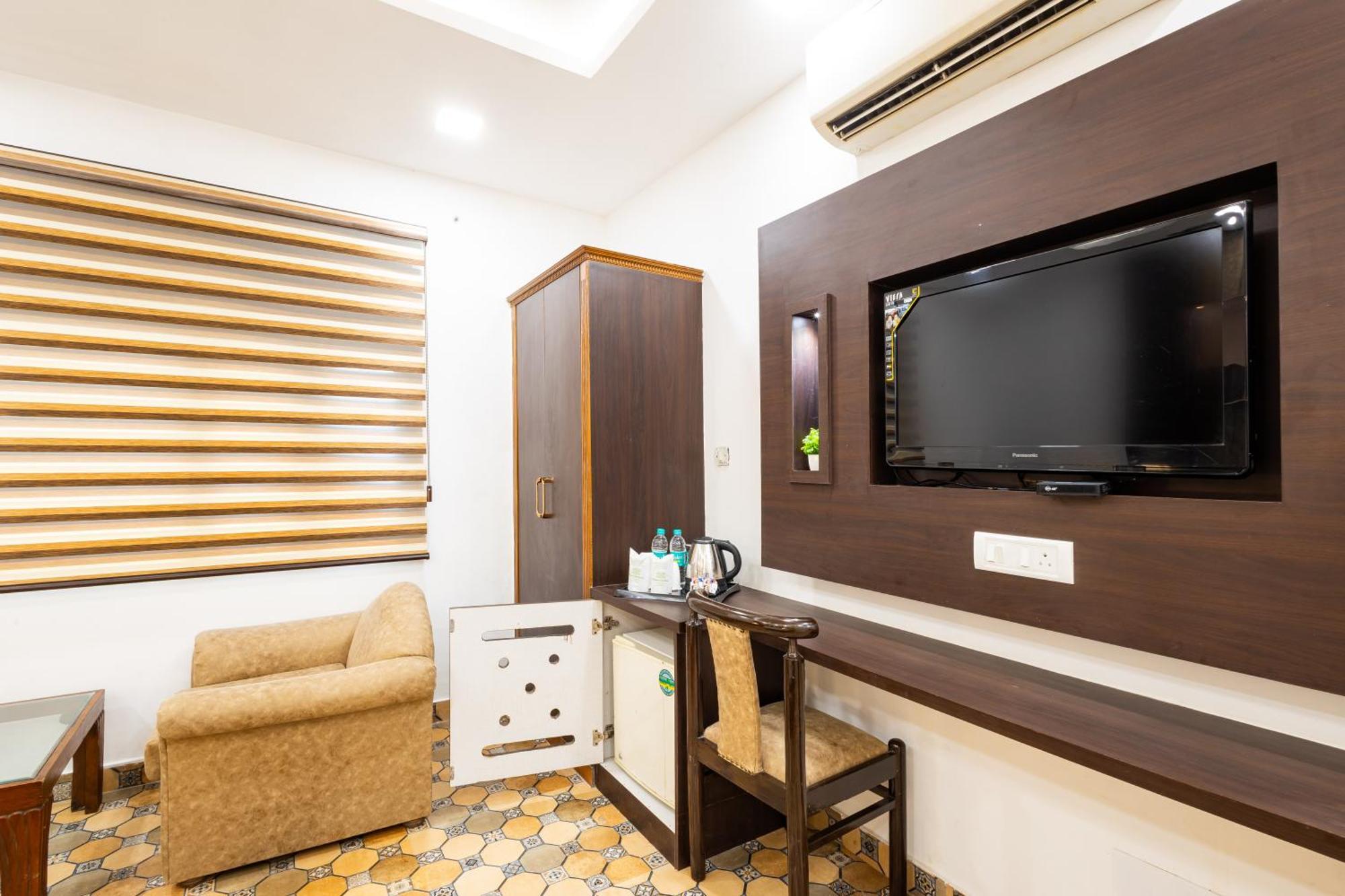 Hotel Panickers Residency - Ajmal Khan Market Near Karol Bagh Metro 德里 外观 照片