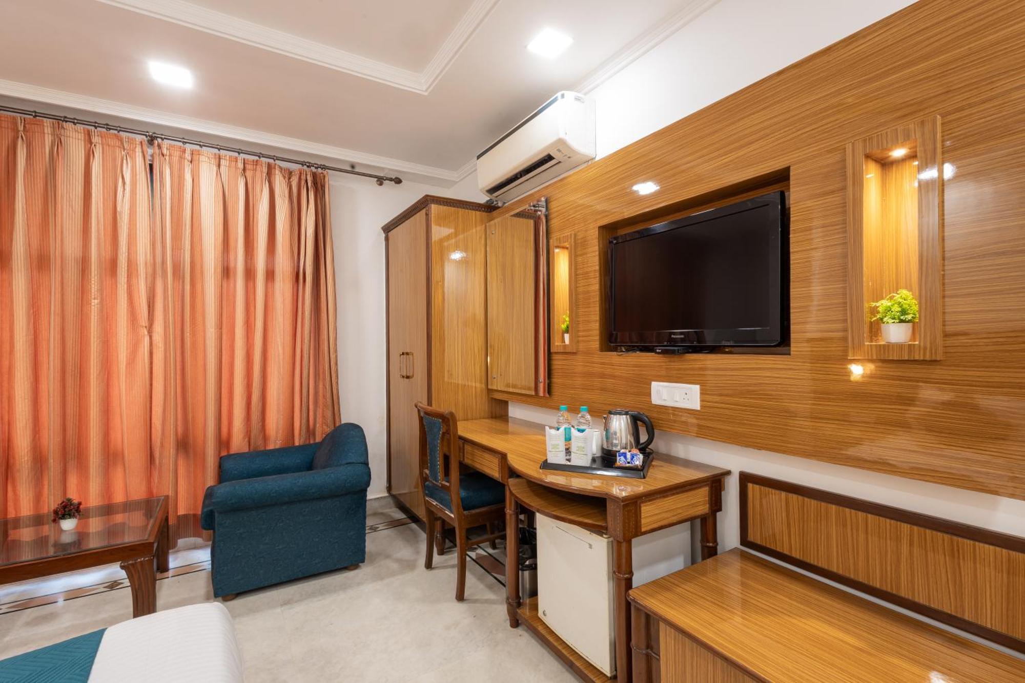 Hotel Panickers Residency - Ajmal Khan Market Near Karol Bagh Metro 德里 外观 照片