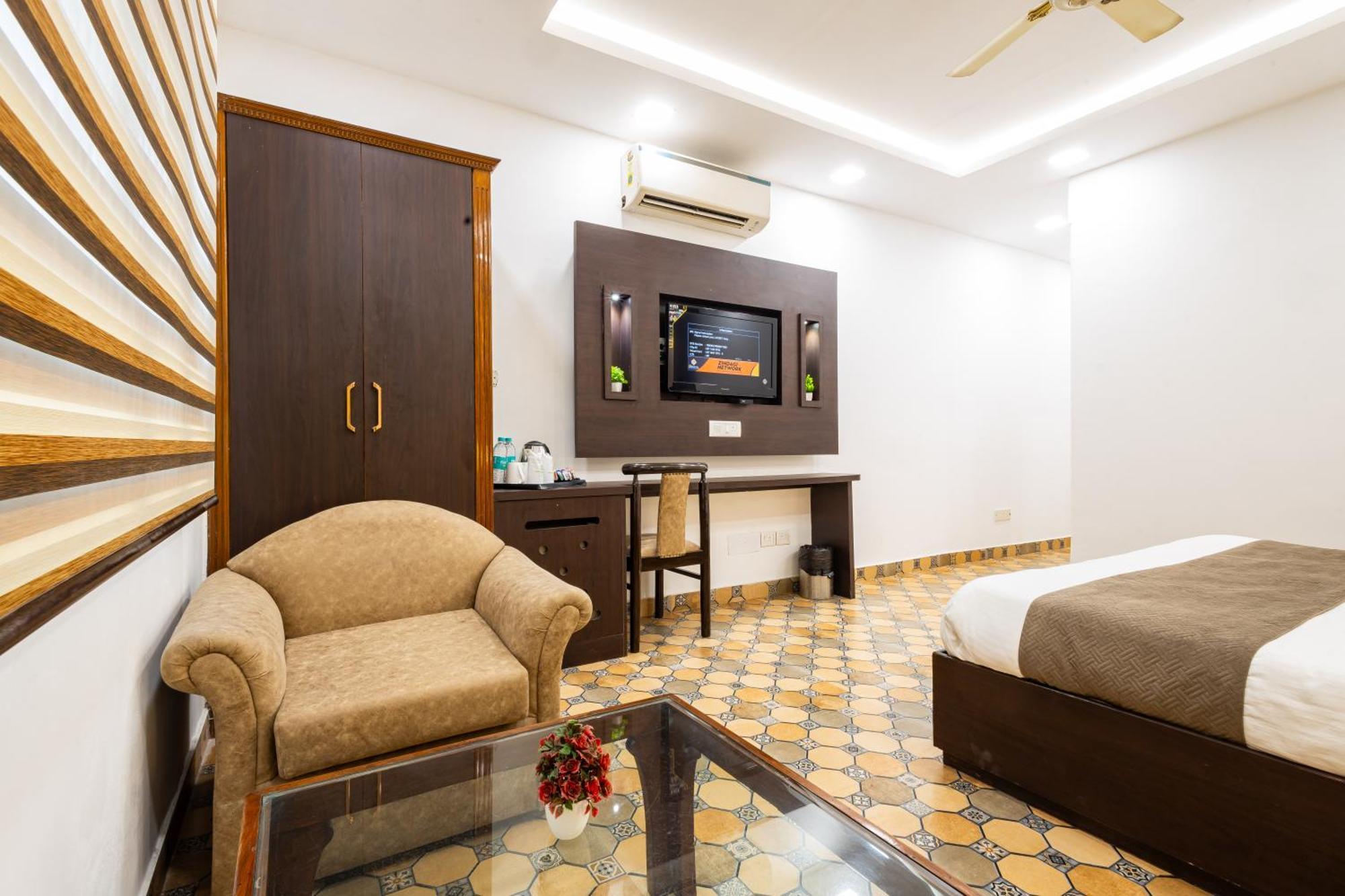 Hotel Panickers Residency - Ajmal Khan Market Near Karol Bagh Metro 德里 外观 照片