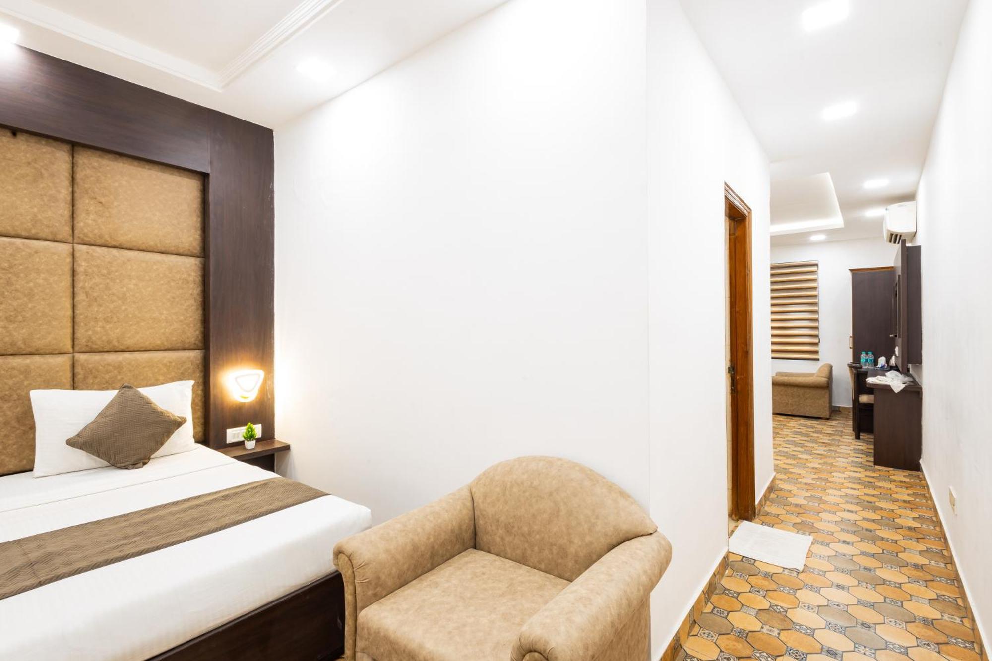 Hotel Panickers Residency - Ajmal Khan Market Near Karol Bagh Metro 德里 外观 照片