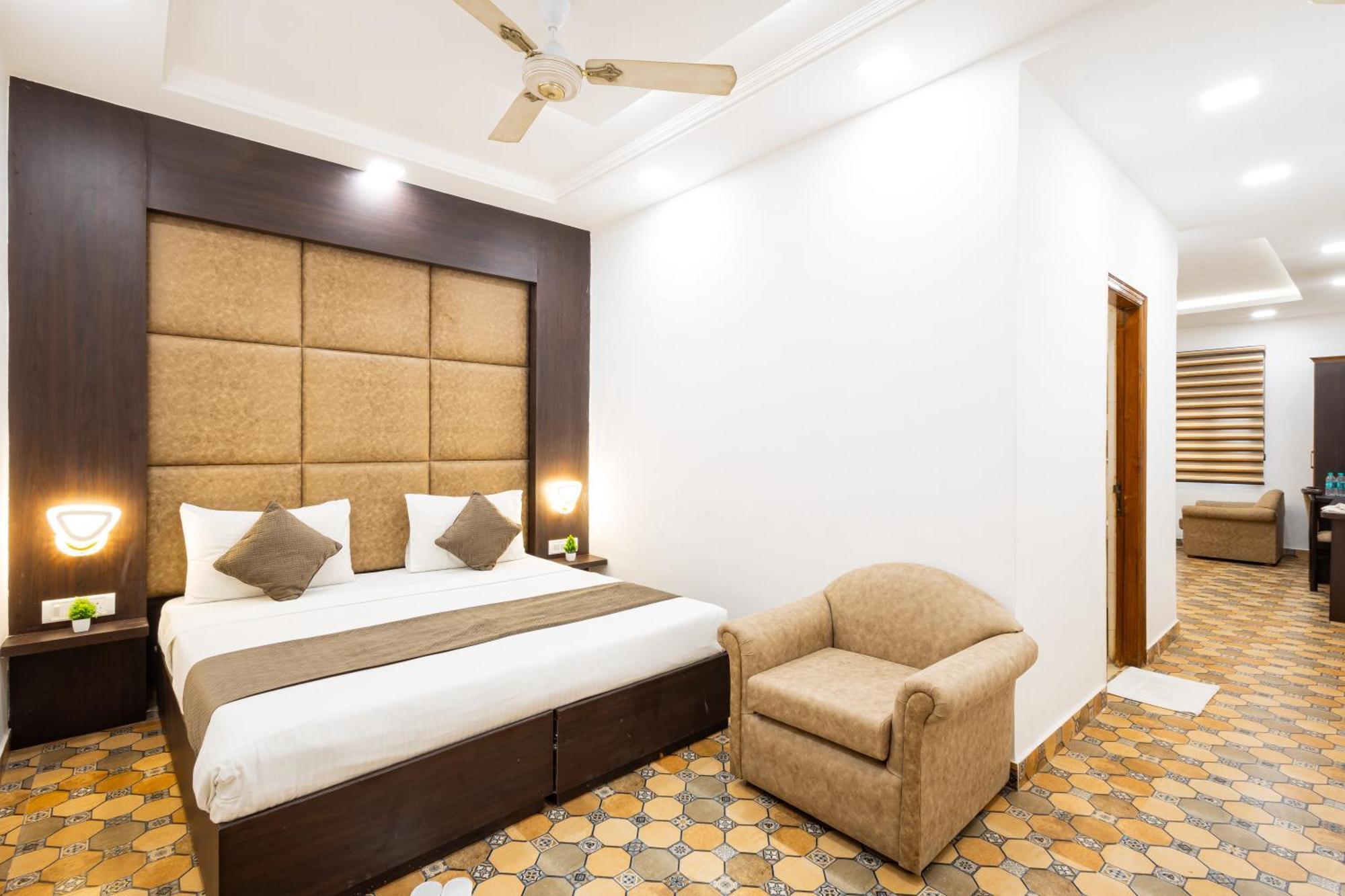 Hotel Panickers Residency - Ajmal Khan Market Near Karol Bagh Metro 德里 外观 照片