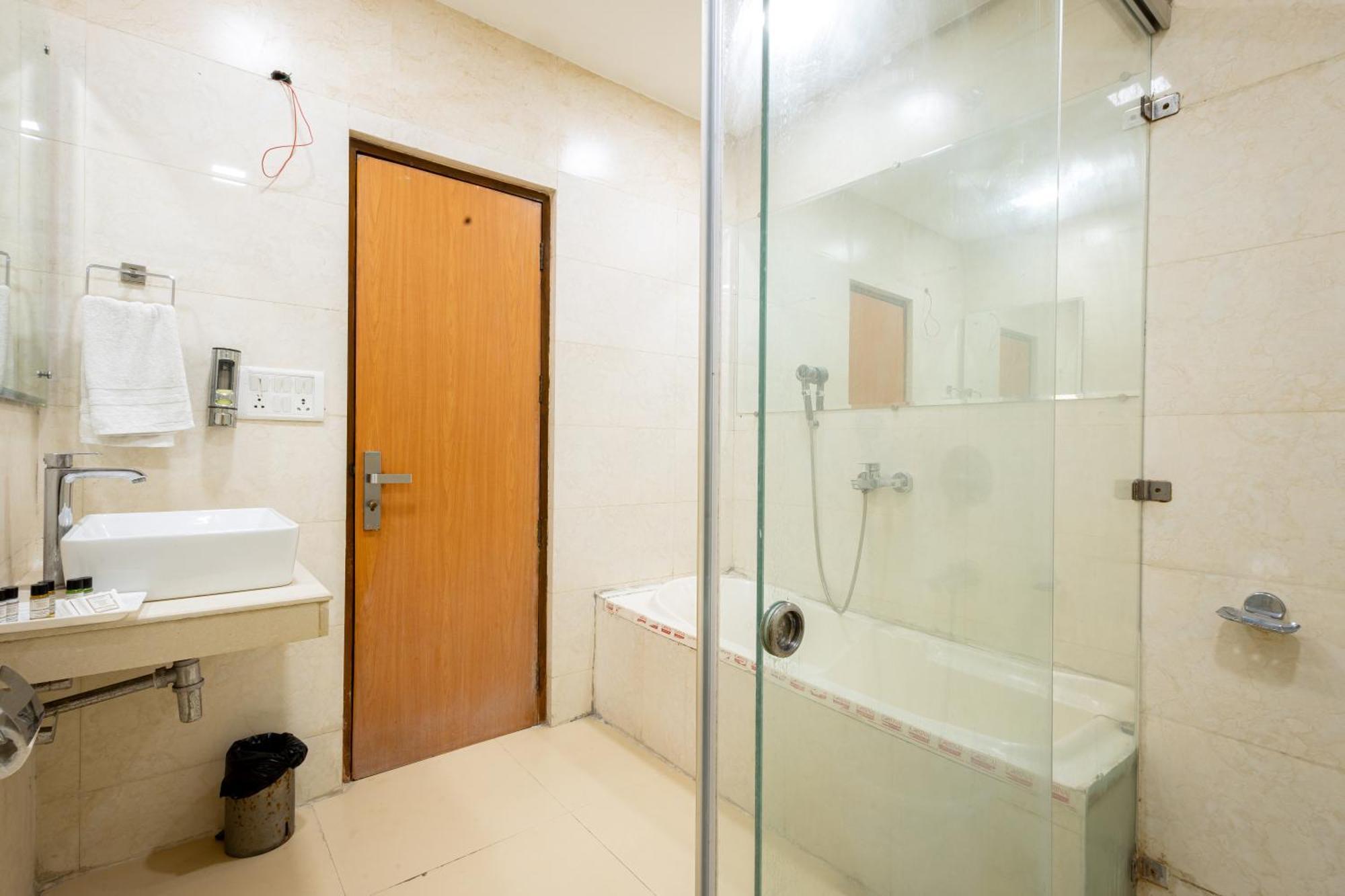 Hotel Panickers Residency - Ajmal Khan Market Near Karol Bagh Metro 德里 外观 照片