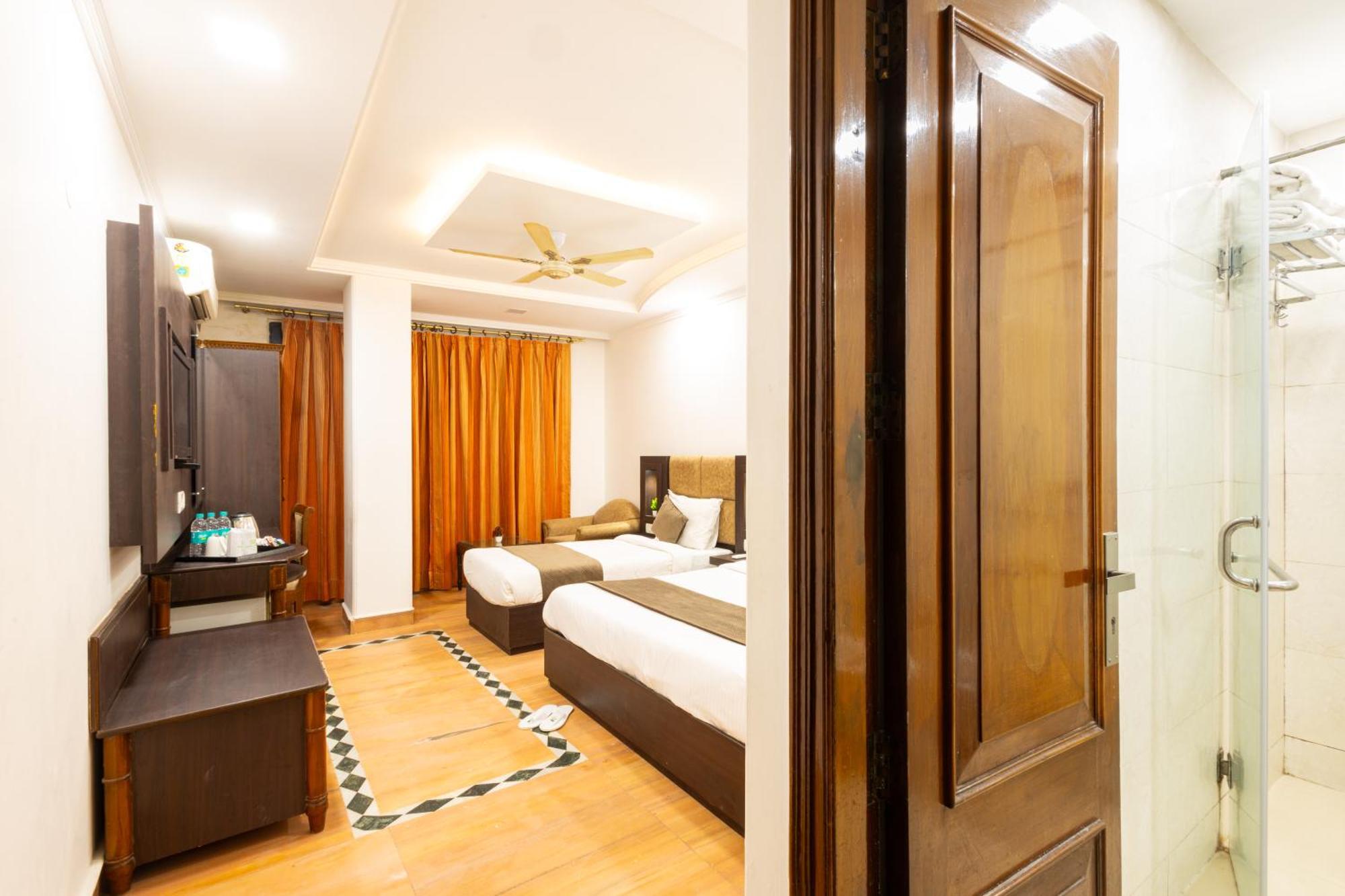 Hotel Panickers Residency - Ajmal Khan Market Near Karol Bagh Metro 德里 外观 照片