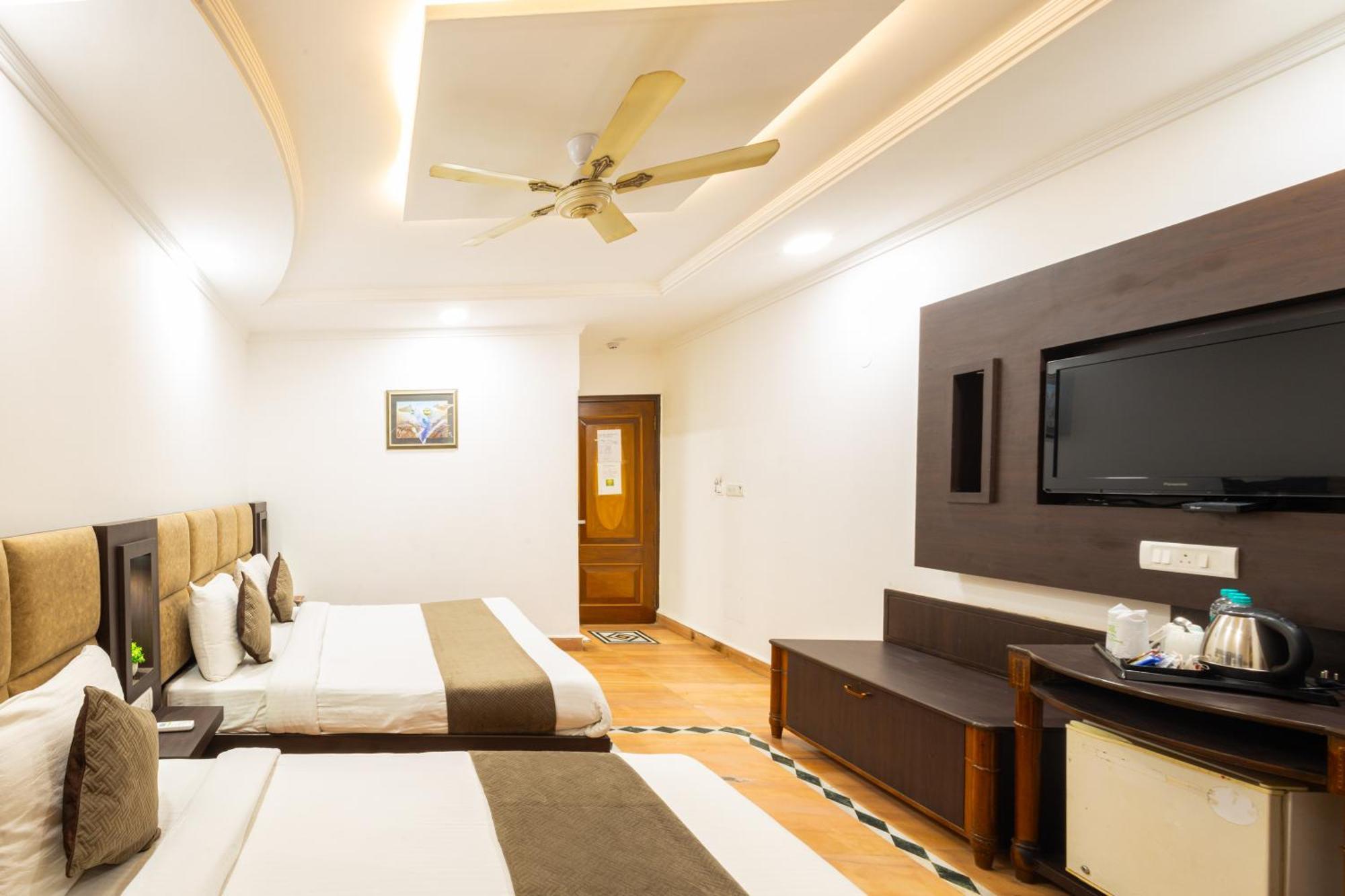 Hotel Panickers Residency - Ajmal Khan Market Near Karol Bagh Metro 德里 外观 照片
