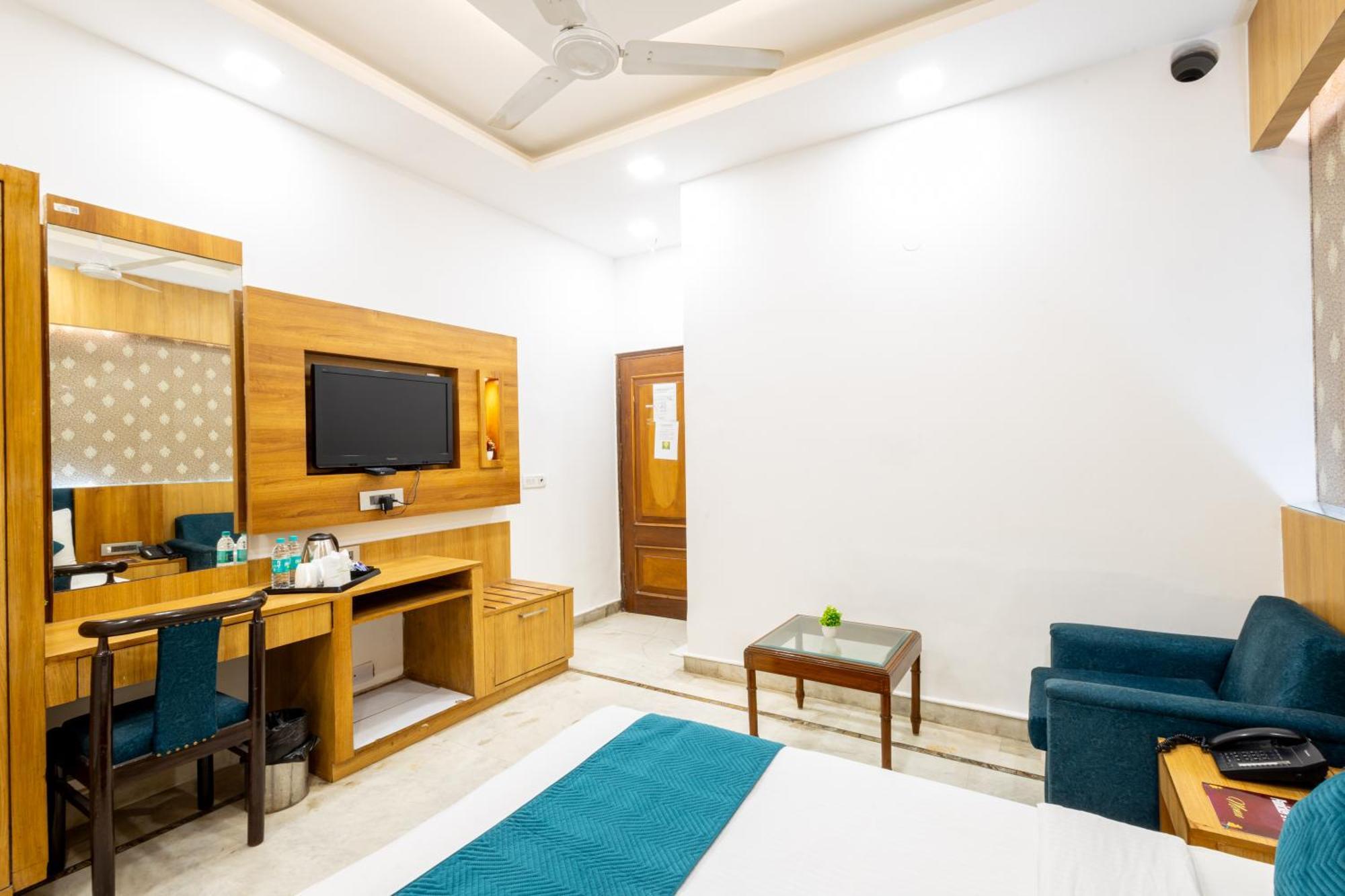 Hotel Panickers Residency - Ajmal Khan Market Near Karol Bagh Metro 德里 外观 照片