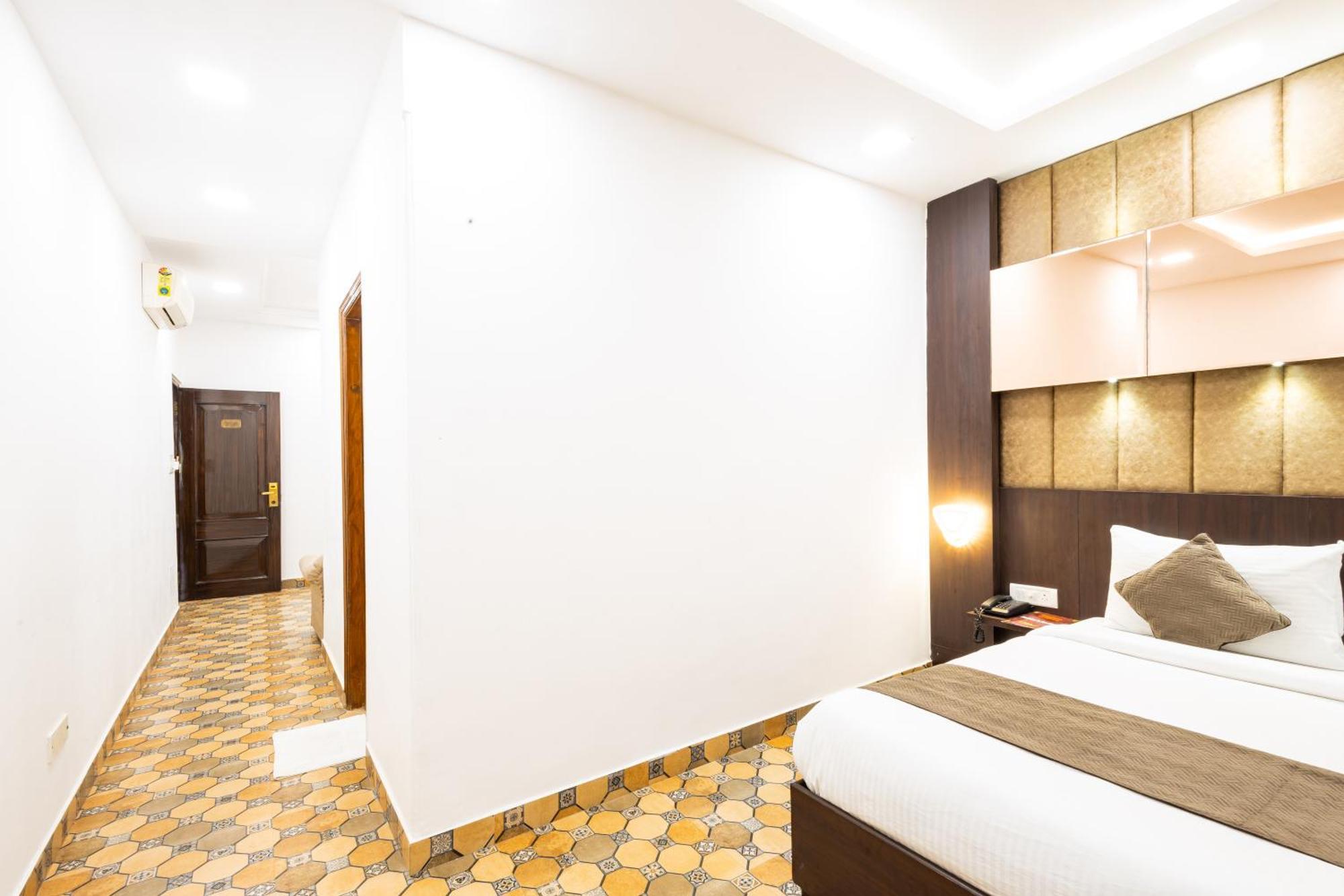 Hotel Panickers Residency - Ajmal Khan Market Near Karol Bagh Metro 德里 外观 照片
