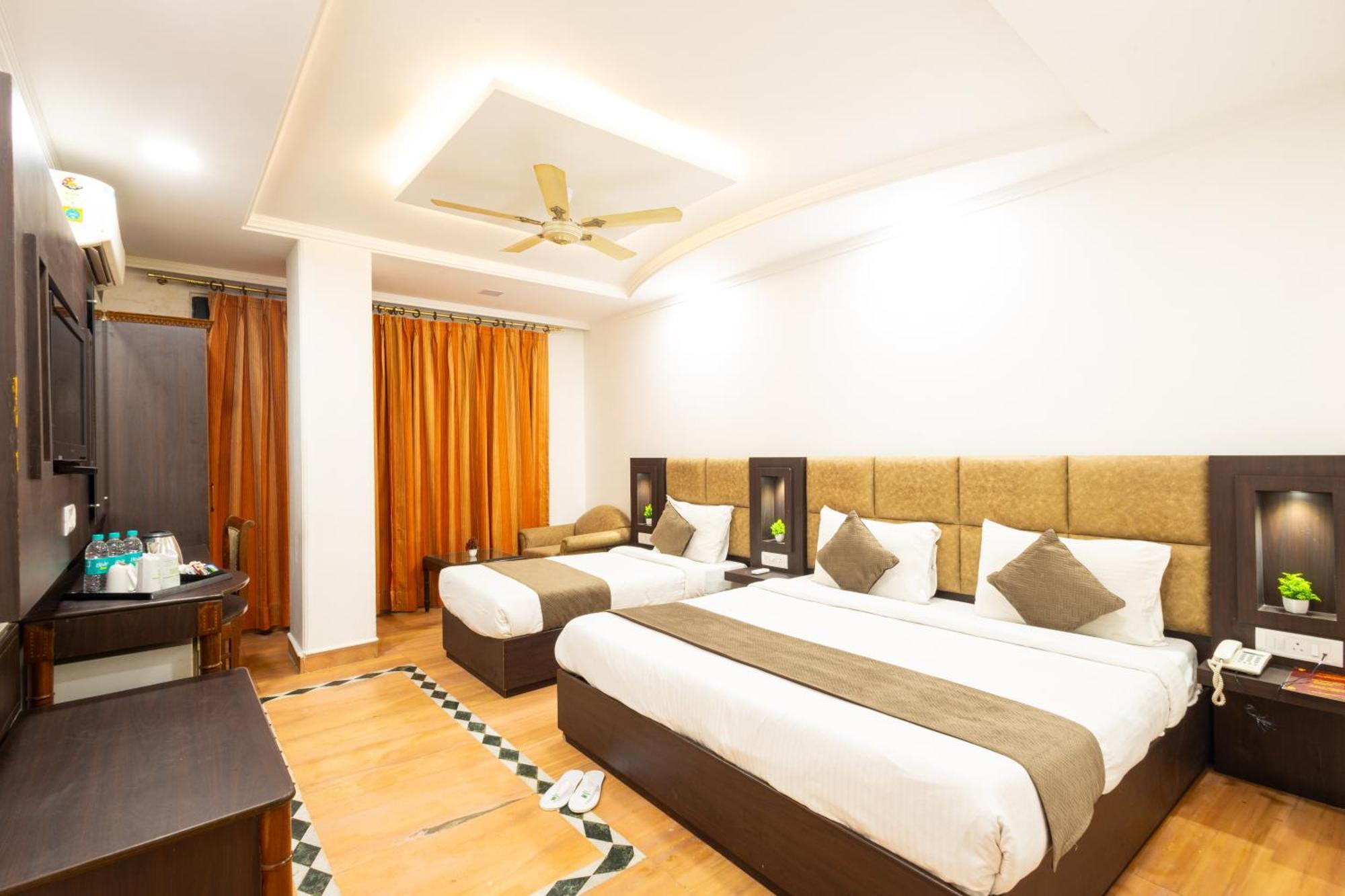Hotel Panickers Residency - Ajmal Khan Market Near Karol Bagh Metro 德里 外观 照片